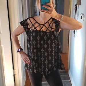 Cute black and white top